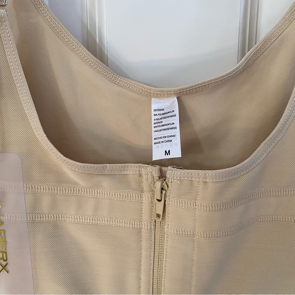 Women’s Shapellx body slimmer/Girdle. Nude size Medium. Ex condition. Adjustable